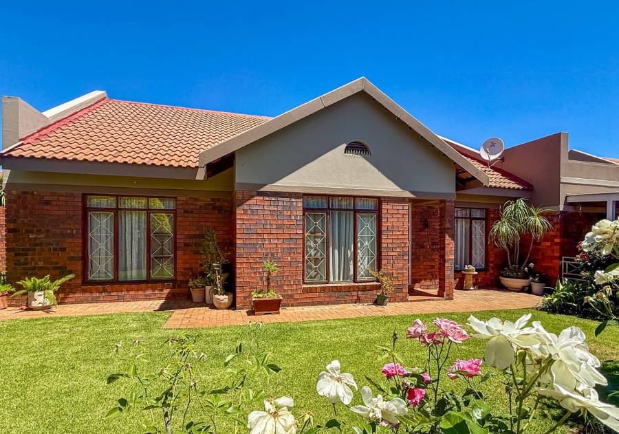 3 Bedroom Property for Sale in Flamwood North West